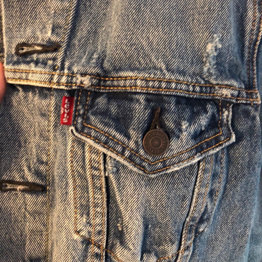 Levi’s Jean jacket! - Picture 2 of 4